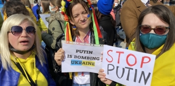 stanbul'da yaayan Ukraynallar sava protesto etti