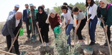 BAKAN OLAKBAYRAKDAR, DAHA GZEL EVRE N ALIIYORUZ