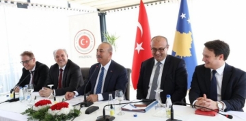 Bakan Çavuşoğlu, Kosova’da Soydaş STK Temsilcileri ile bir araya geldi