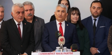 CHP Milletvekili Aday Adayı Avukat Zeki Gümüş, parti il binasında açıklama yaptı