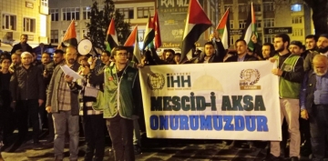  srailin Mescid-i Aksaya yapt saldr, teravih sonras protesto edildi