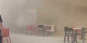 AVMnin restoran katında çıkan dumanlar paniğe neden oldu 