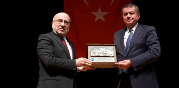 Cumhurbakan Badanman Prof. Dr. Seyit Sertelik, Kayseri niversitesi'nde Konferans Verdi