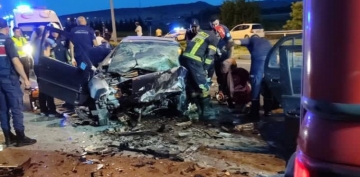iki otomobilin arpt kazada kar - koca yaamn yitirirken  4 kii yaraland