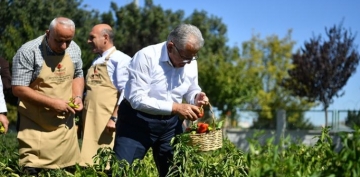 BAKAN BYKKILI, ORGANK RNLER ELLERYLE TOPLADI, YEMEK PRD