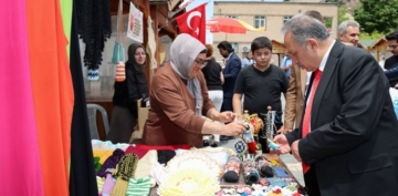 TALASTA BU PAZAR AYIN KNC MAHARETL ELLER