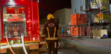 Kayseri'de ahap fabrikasnn silosundaki yangn sndrld