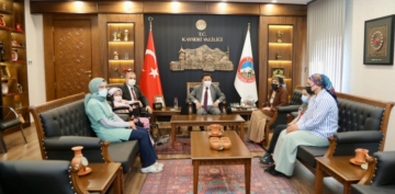 Vali Gkmen iek ve Rektr Prof. Dr. Fatih Altun  Miniklerin steini Yerine Getirdi