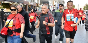 KAYSER YARI MARATONU DNYA SAHNESNDE: BYKKILI MZASIYLA 5. ULUSLARARASI KOU