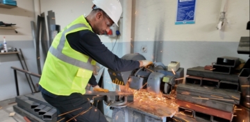 BÜYÜKŞEHİR, MİLLET BAHÇESİNİ 65 ADET LED DİREK AYDINLATMA SİSTEMİ İLE RENKLENDİRDİ