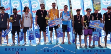 Erciyes’te 2 bin 200 metrede plaj voleybolu heyecanı