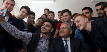 BAŞKAN BÜYÜKKILIÇ’TAN ÜNİVERSİTE ADAYLARINA GÜVEN VEREN DAVET