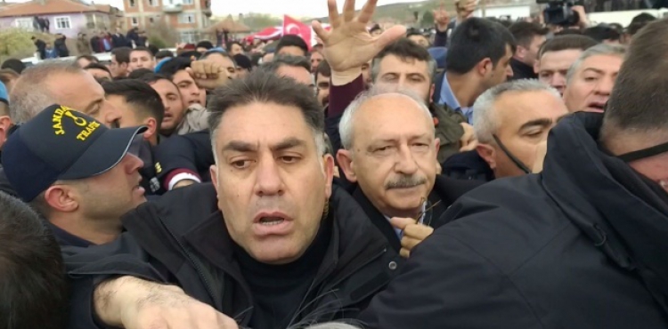 CHP Genel Bakan Kemal Kldarolu'na saldranlardan biri Sivrihisar'da yakaland