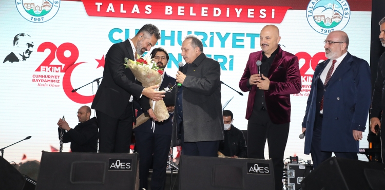 TALASTA MUHTEEM CUMHURYET KONSER