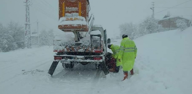  Kayseri'de ulaşıma kar ve tipi engeli; 173 mahalle yolu ulaşıma kapalı