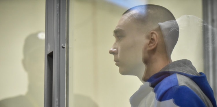 Ukrayna'da yargılanan Rus asker, silahsız sivili öldürdüğünü kabul etti