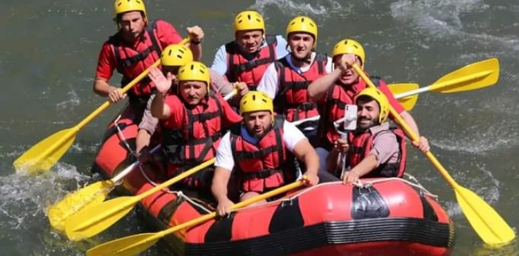 Vali iek rafting yapt