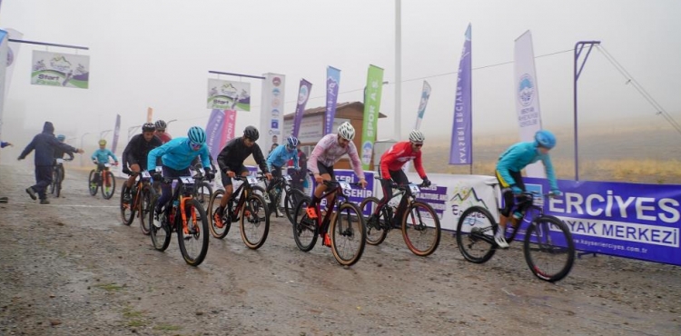 Uluslararası Dağ Bisikleti Yarışları Erciyes’te devam ediyor
