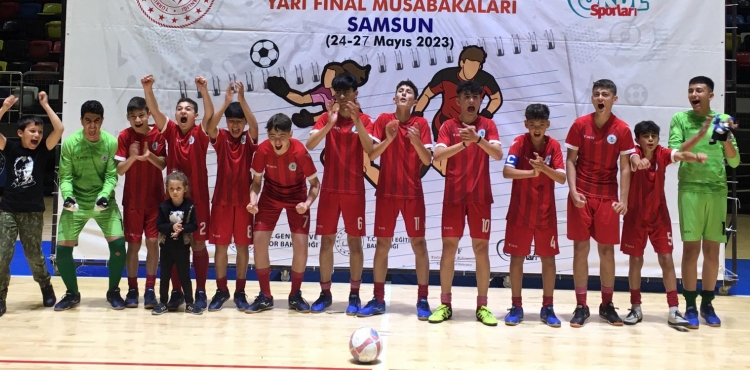 Sahra Galip Özsan Ortaokulu futsalda Türkiye şampiyonluğu için mücadele edecek