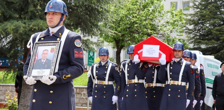 Jandarma Astsubay Kdemli Baavu Demirci kansere yenik dt 