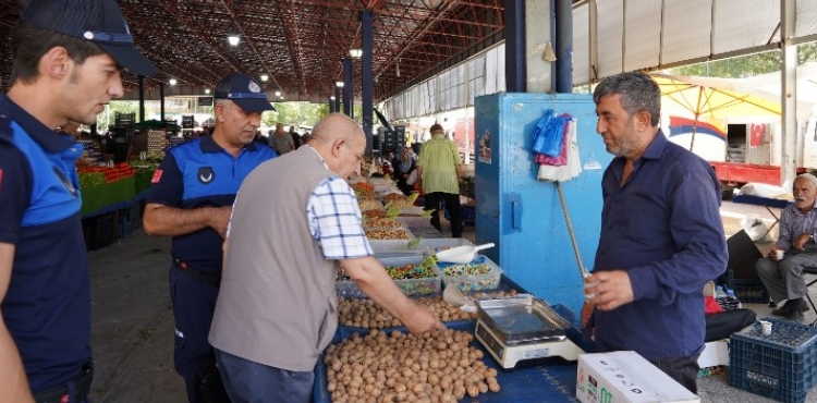 MELKGAZ BELEDYES ZABITA EKPLER PAZAR DENETM YAPTI