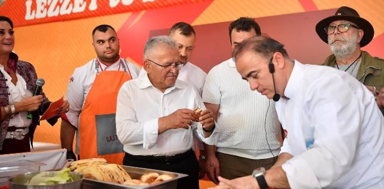 BAKAN BYKKILI, GASTRONOM GNLERݒNDE SUCUK DNER KESEREK 1 TON SUCUK DAITIMINA START VERD