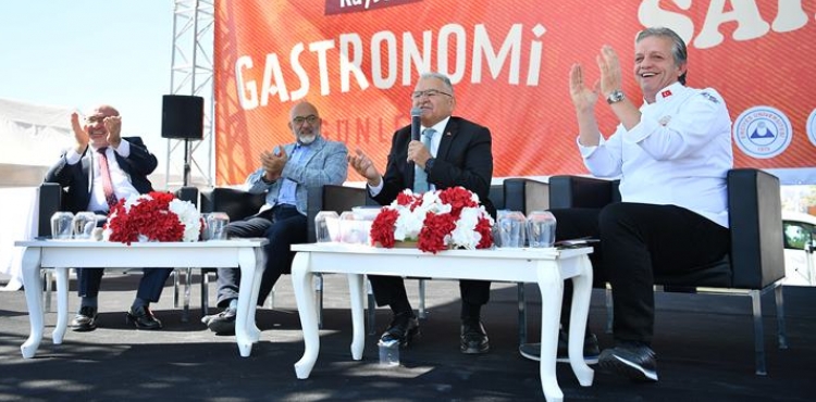 BAKAN BYKKILI, LEZZETN GNNDE GASTRONOM PANELݒNE KATILDI