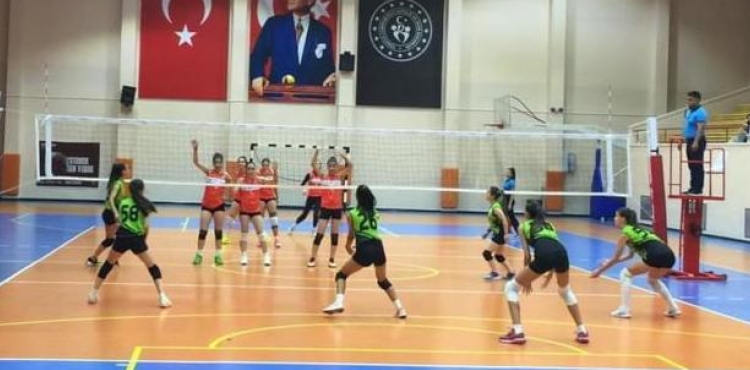 Kayseride voleybol kadnlar alt ya kategorilerine rekor katlm