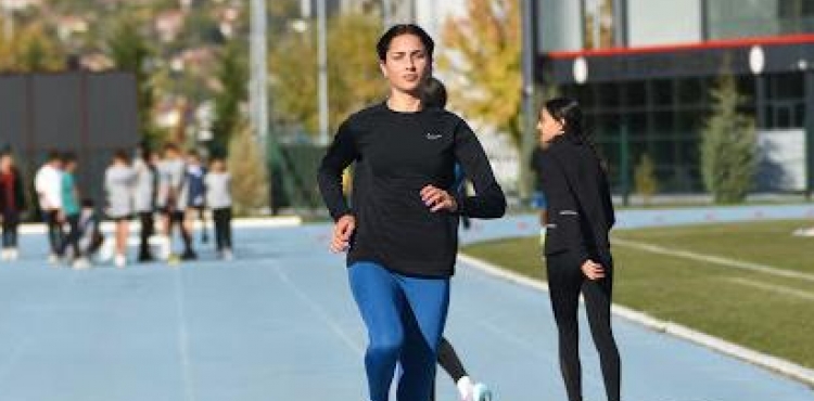 Gen sporcu Aleyna Karabulut: Hedefim Avrupa Genler Atletizm ampiyonasnda madalya 