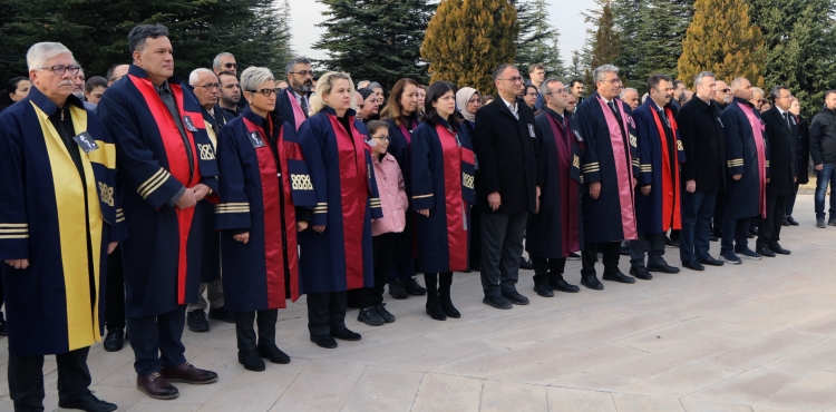 Trkiye Cumhuriyetinin kurucusu Gazi Mustafa Kemal Atatrk, vefatnn yl dnmnde Erciyes niversitesinde (ER) dzenlenen trenle anld.