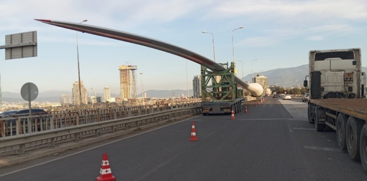 Trkiyenin toplu ulamdaki ilk RES projesinde kullanlacak olan trbinlerin sevkiyat balad