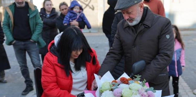 BAKAN OLAKBAYRAKDAR, RABA YAMUR'UN HAYALN GEREKLETREREK MUTLULUUNA ORTAK OLDU