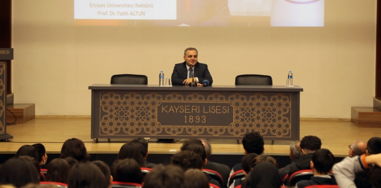 Rektr Prof. Dr. Altun, Kayseri Lisesi rencileri ile Bulutu