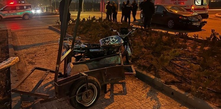 Kayseri'de otomobil ile sepetli motosiklet arpt: 4 yaral