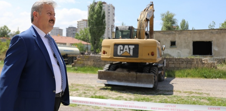 MELKGAZ'DE KENT ESTETN BOZAN VE GVENL TEHDT EDEN METRUK YAPILAR YIKILDI