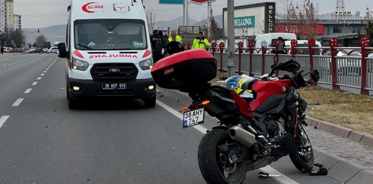 Bariyerlerden atlayp yolun karsna geerken motosiklet arpt; 2 yaral