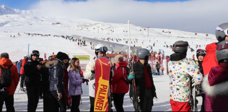 Erciyes Kayak Merkezi'nde hafta sonu younluu