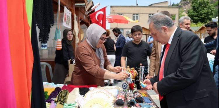 TALASTA BU PAZAR UBAT'IN LK MAHARETL ELLER