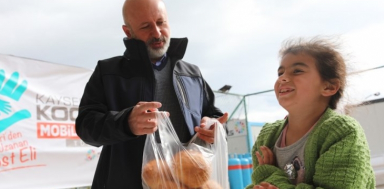 BAKAN OLAKBAYRAKDAR, DEPREMZEDE KARDELERMZN HER DAM YANINDAYIZ