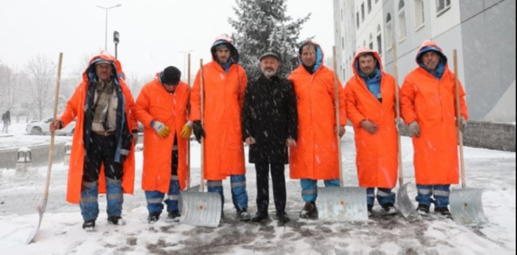 BAKAN OLAKBAYRAKDAR, HER ARTTA VE KOULDA VATANDAIMIZIN YANINDAYIZ