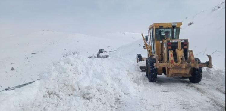 70 MAHALLE YOLUNU ULAIMA AAN BYKEHR, KIRSALDA KAPALI YOL BIRAKMADI