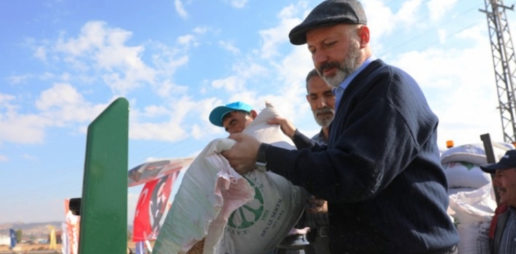 BAKAN OLAKBAYRAKDAR, KAYSER'NN TARIMSAL BAARISININ MMARLARINA TEEKKR ETT