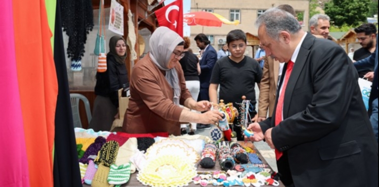 TALASTA BU PAZAR RAMAZAN'IN LK MAHARETL ELLER