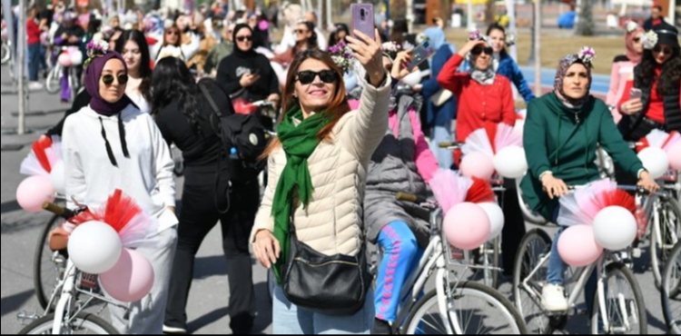 BYKEHRDEN, 8 MART DNYA KADINLAR GNܒNE ZEL EK KADINLAR BSKLET TURU