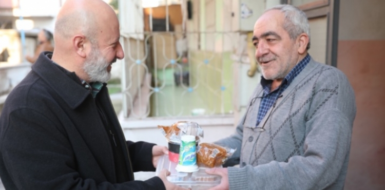 BAKAN OLAKBAYRAKDAR, BYKLERN GNLN KAZANIYOR, HAYIR DUALARINI ALIYOR