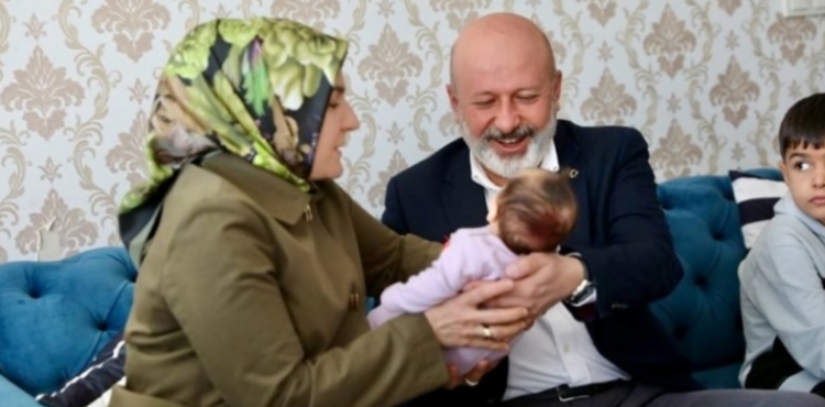 BAKAN OLAKBAYRAKDAR, HER BEBEK, KOCASNAN N AYRI BR DEERDR VE AYRICALIKLIDIR