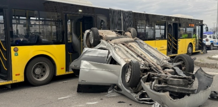Kayseri'de özel halk otobüsü ile otomobil çarpıştı: 9 yaralı