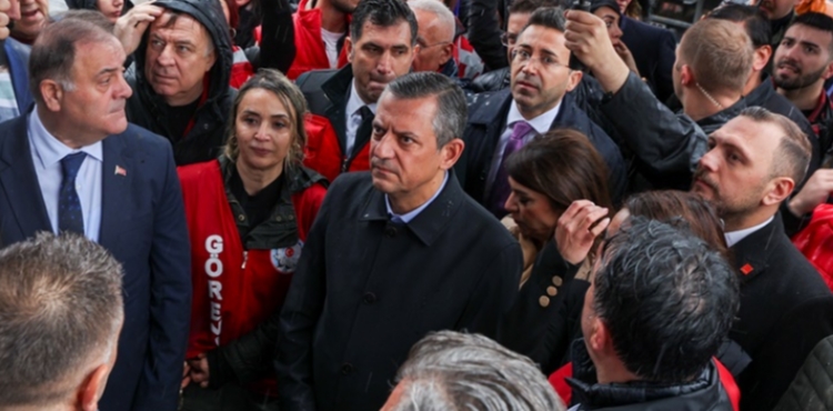 Özgür Özel 1 Mayıs kutlamalarına katıldı