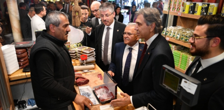 BAŞKAN BÜYÜKKILIÇ, GENEL BAŞKAN YARDIMCISI DEMİR İLE KAZANCILAR ESNAFINI ZİYARET ETTİ