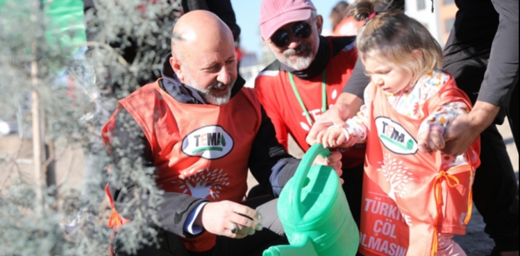 BAŞKAN ÇOLAKBAYRAKDAR: “İKLİM DEĞİŞİKLİĞİYLE MÜCADELENİN EN ETKİLİ YOLU AĞAÇ DİKMEKTİR”